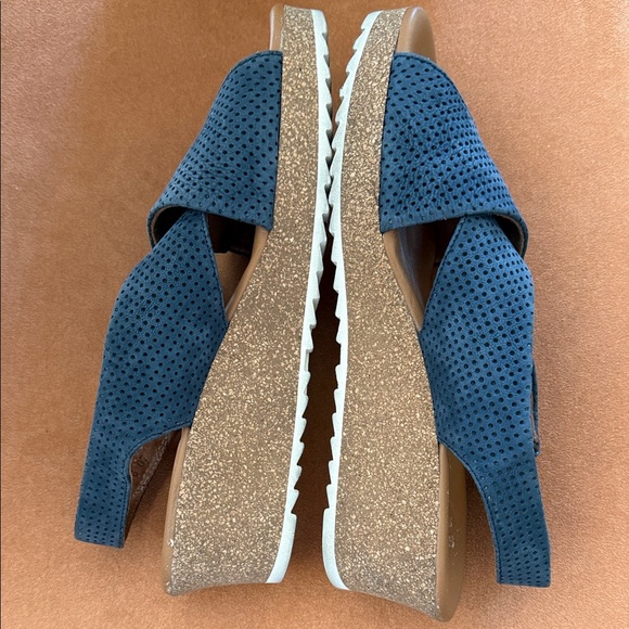 Paul Green Super Soft Blue Perforated Wedge Sandals Sz.9 - Picture 3 of 8
